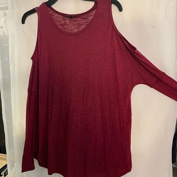 Express open shoulder blouse maroon small. - Picture 2 of 6